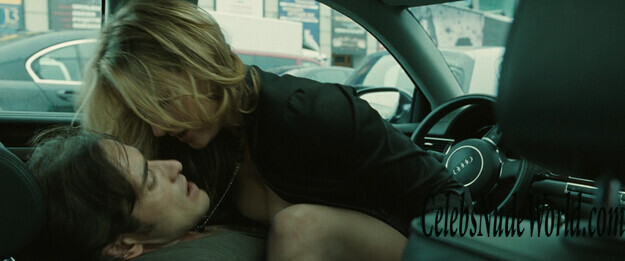 Leelee Sobieski boobs mix 226720