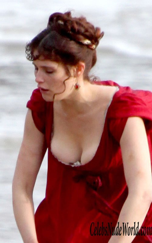 Gemma Arterton hot cleavage 226971