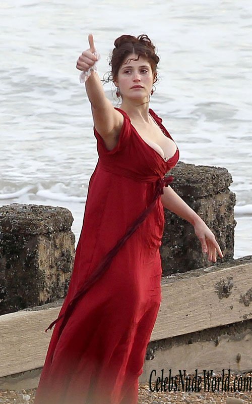 Gemma Arterton hot cleavage 226974