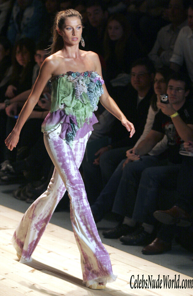 Gisele Bundchen - Sao Paulo fashion week 227427