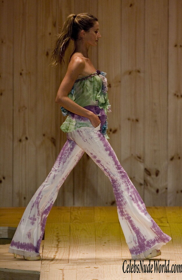 Gisele Bundchen - Sao Paulo fashion week 227436