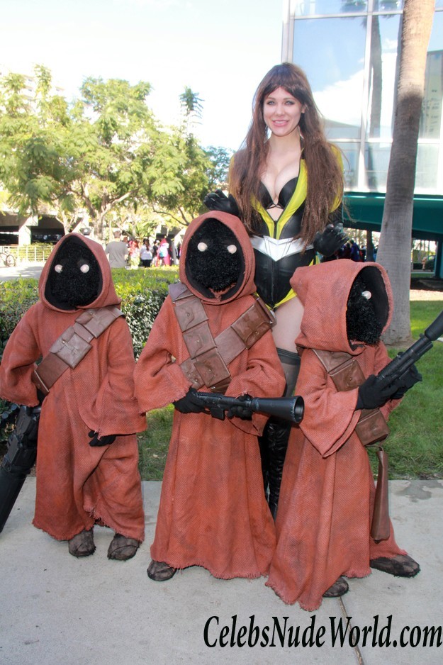 Maitland Ward Nipple Slip And Pussy Lips At The Long Beach Comic Expo 22832