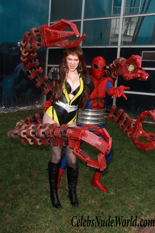 Maitland Ward Nipple Slip And Pussy Lips At The Long Beach Comic Expo 22836