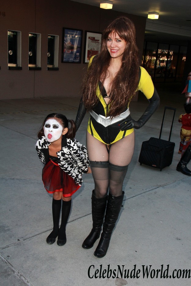 Maitland Ward Nipple Slip And Pussy Lips At The Long Beach Comic Expo 22837