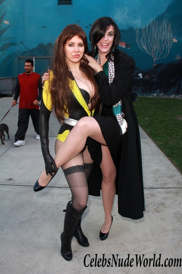 Maitland Ward Nipple Slip And Pussy Lips At The Long Beach Comic Expo 22838