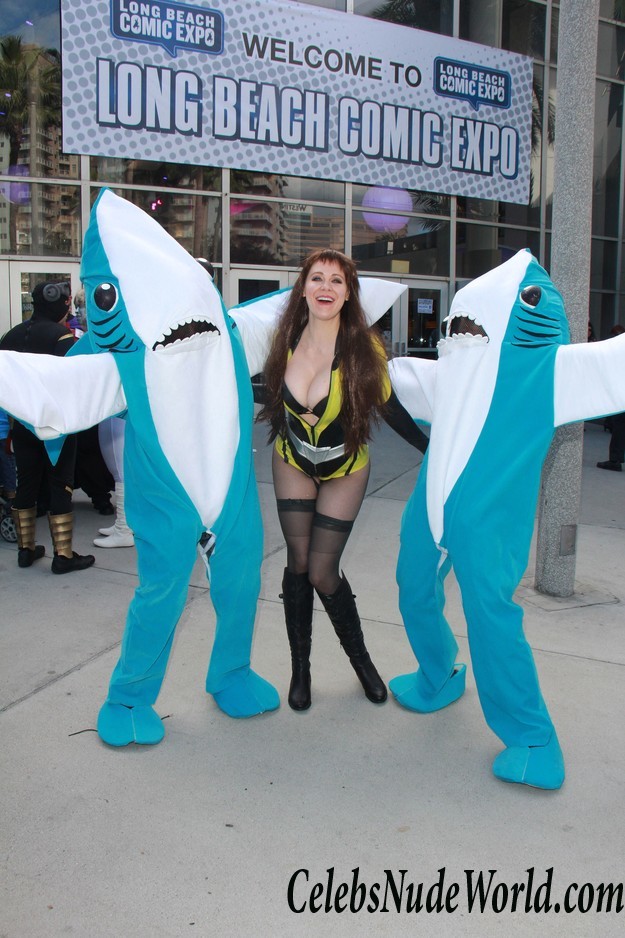 Maitland Ward Nipple Slip And Pussy Lips At The Long Beach Comic Expo 22843