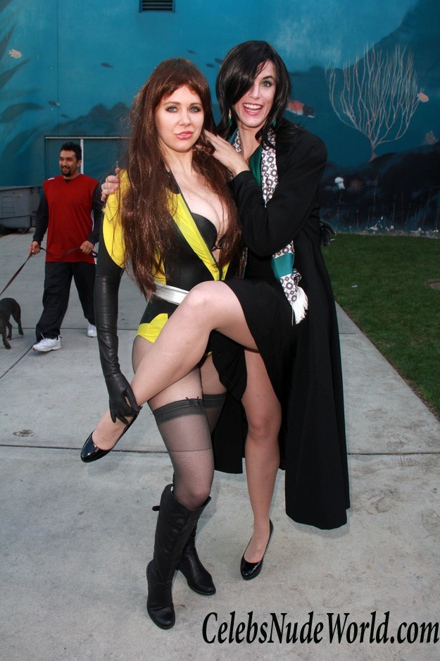 Maitland Ward Nipple Slip And Pussy Lips At The Long Beach Comic Expo 22848