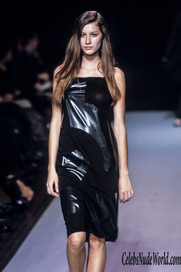 Gisele Bundchen sexy on the catwalk 4 228547