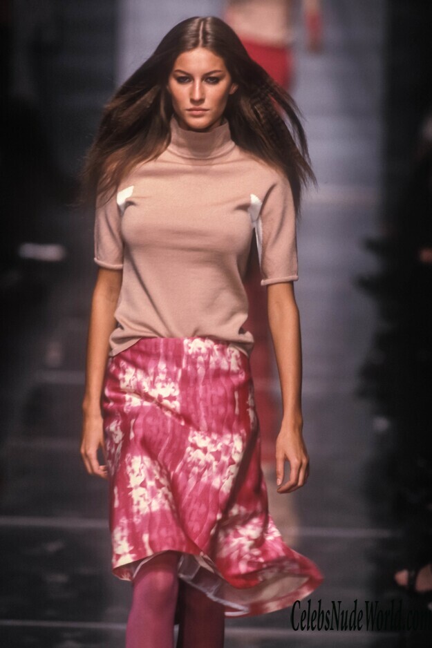 Gisele Bundchen sexy on the catwalk 4 228549