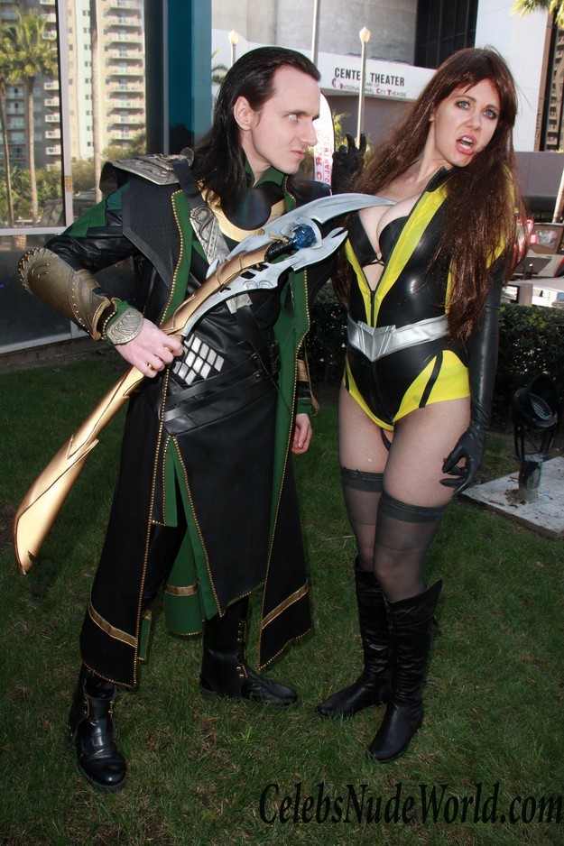 Maitland Ward Nipple Slip And Pussy Lips At The Long Beach Comic Expo 22856