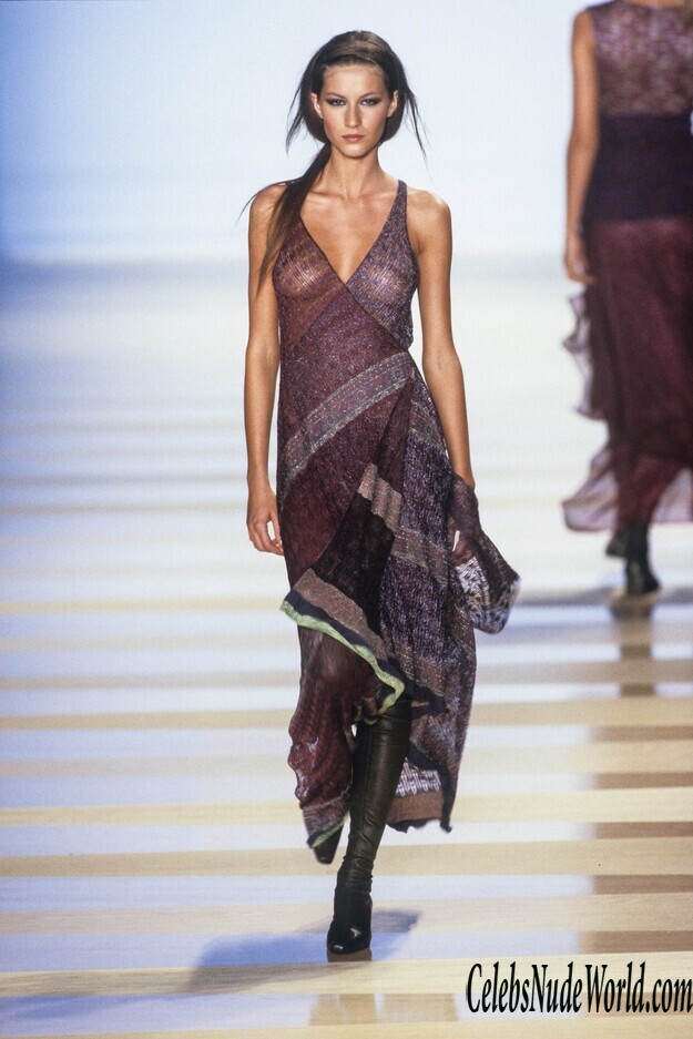 Gisele Bundchen sexy on the catwalk 5 228570