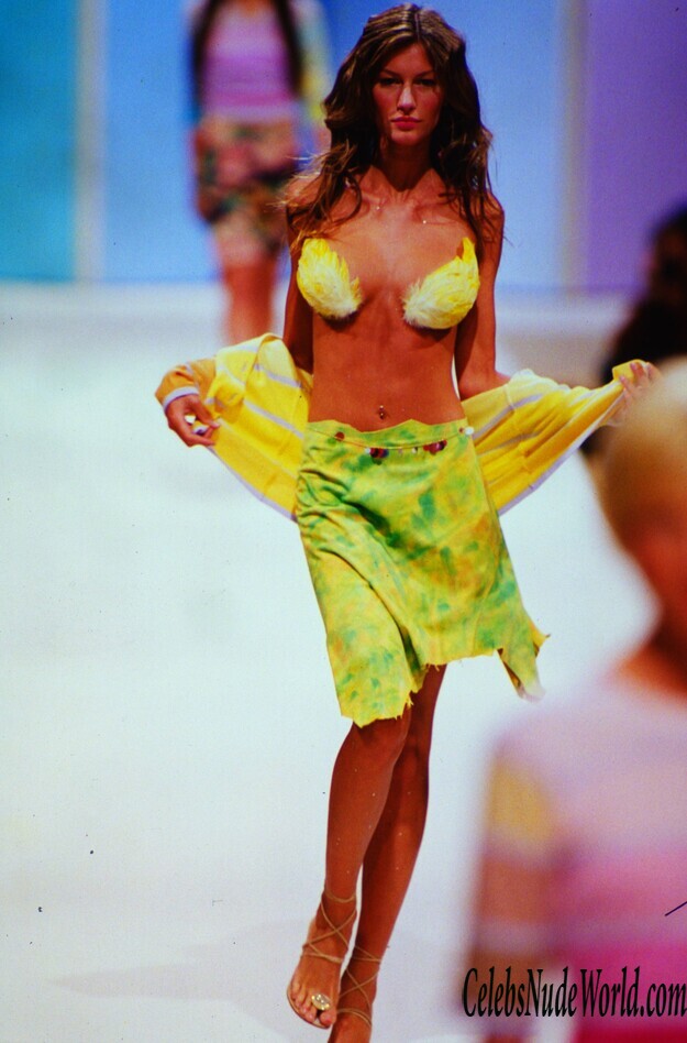 Gisele Bundchen sexy on the catwalk 6 228576