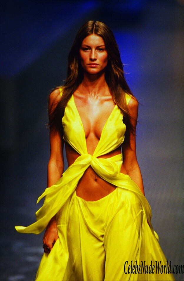 Gisele Bundchen sexy on the catwalk 6 228581