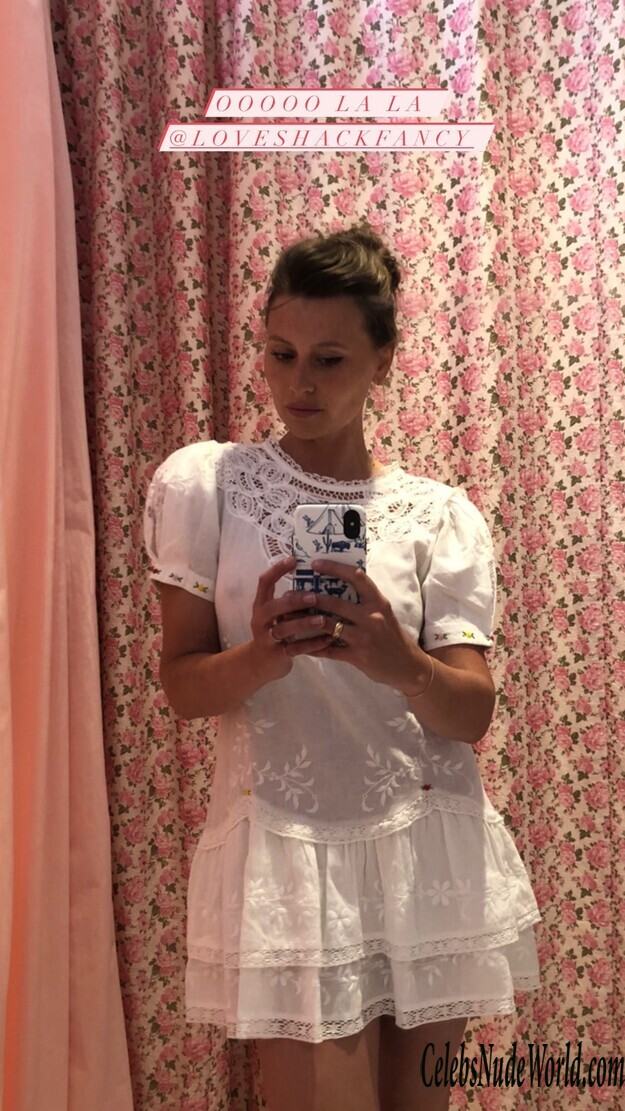 Alyson Michalka pokies 229789