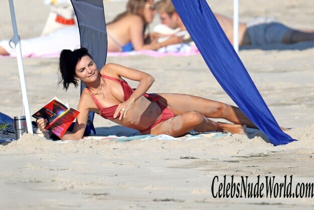 Emily Ratajkowski Wearing A Thong Bikini 231187