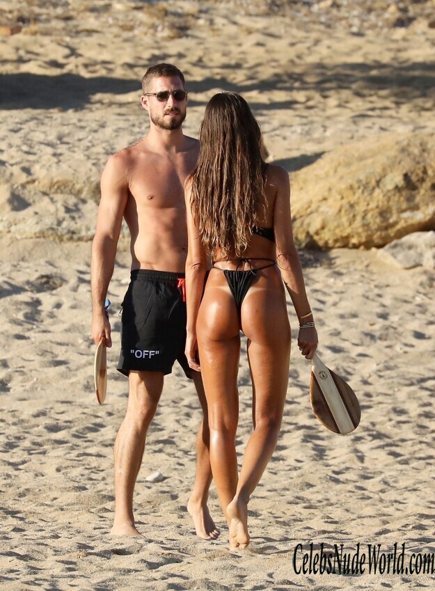 Izabel Goulart Insanely Hot In Thong Swimsuit! 231376