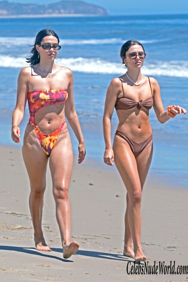 Delilah Belle Hamlin & Amelia Hamlin In Bikinis 231450