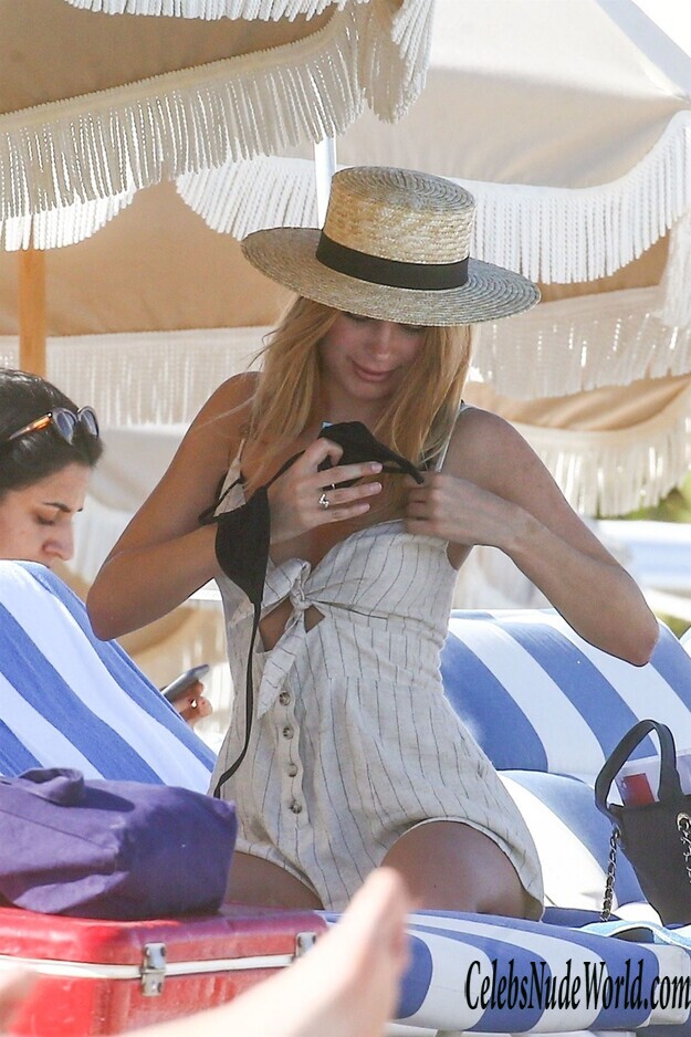 Kimberley Garner Super Sexy At A Beach In Miami 231669
