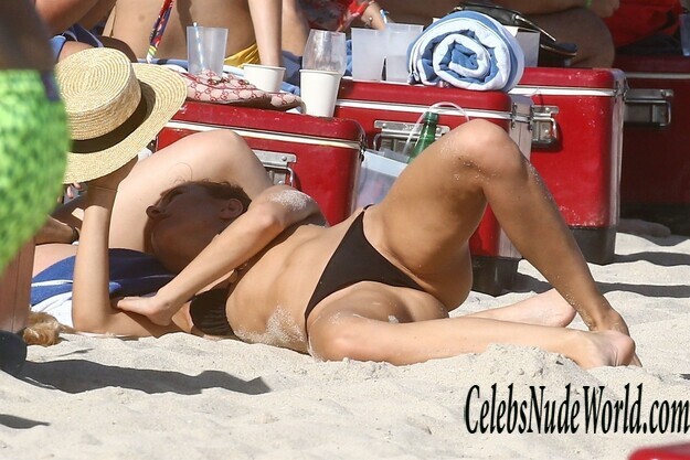 Kimberley Garner Super Sexy At A Beach In Miami 231683