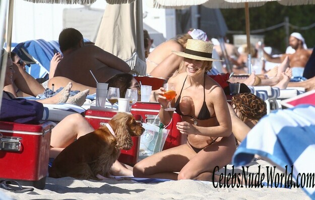 Kimberley Garner Super Sexy At A Beach In Miami 231685