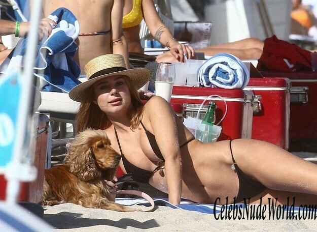 Kimberley Garner Super Sexy At A Beach In Miami 231694