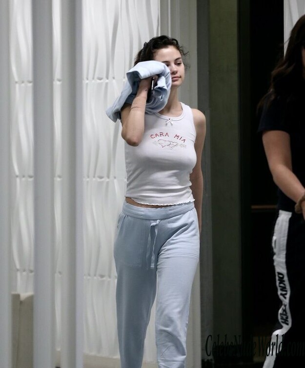 Selena Gomez Braless Pokies In Los Angeles 231771