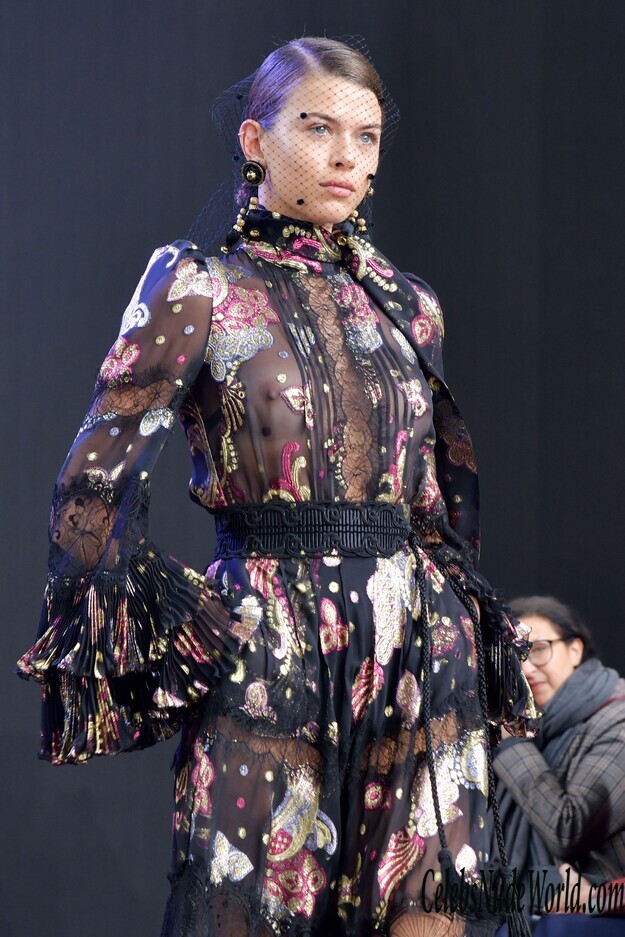 Georgia Fowler See Thru To Boobs On The Runway 231791