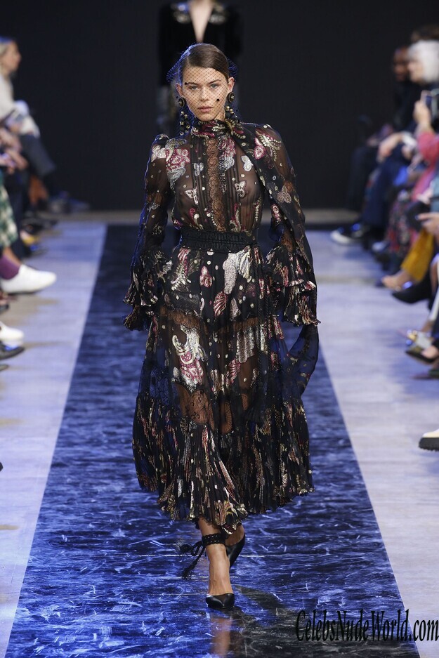 Georgia Fowler See Thru To Boobs On The Runway 231793