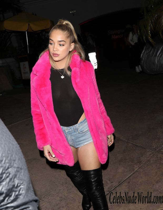 Jasmine Sanders Ass Cheeks While Getting Into A Car 231827