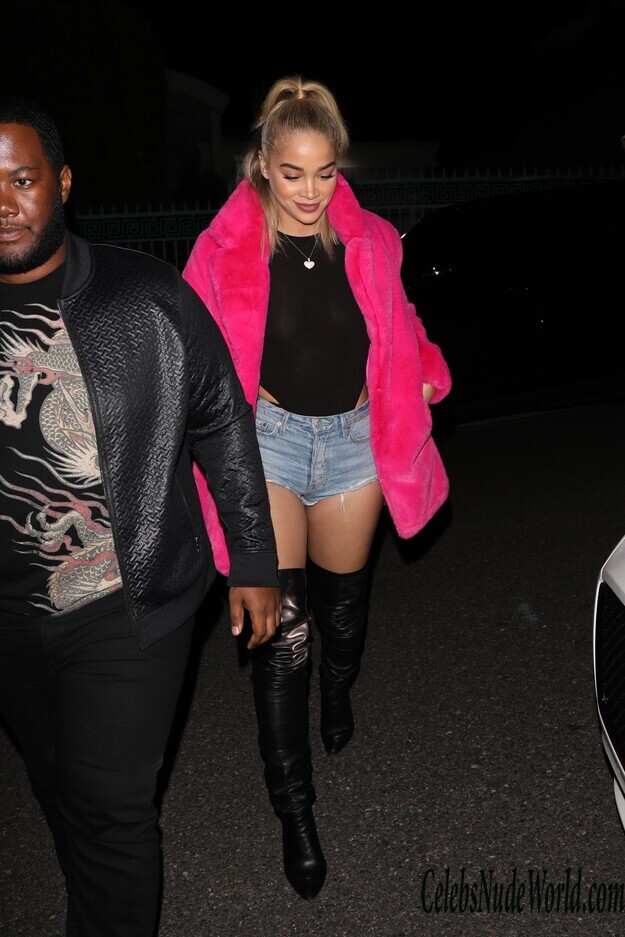 Jasmine Sanders Ass Cheeks While Getting Into A Car 231830