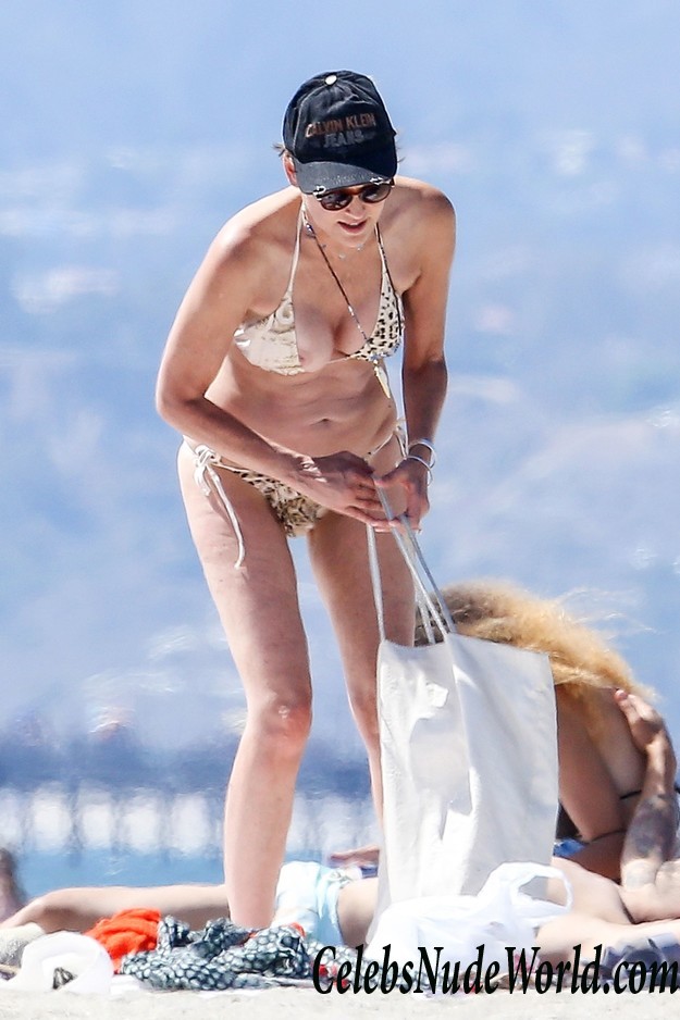 Sharon Stone Nipple Slip On A Beach In Venice 23282
