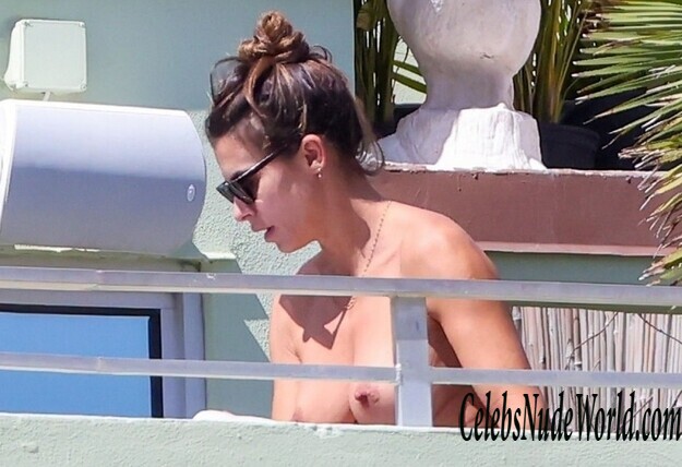 Elisabetta Canalis on the beach 234827