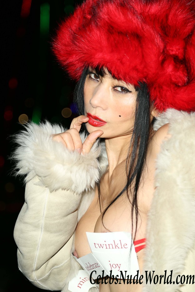 Bai Ling Nipple Slip While Heading To A Party In Los Angeles 23577
