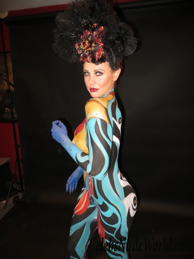 Maitland Ward Preparing For The Living Art Exhibition In Los Angeles 24315