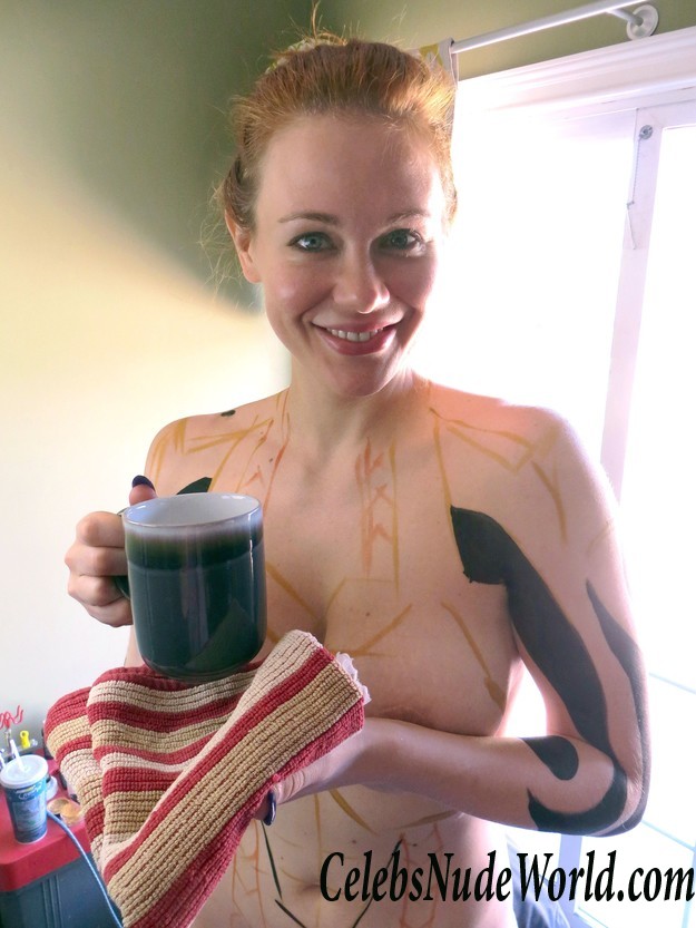 Maitland Ward Preparing For The Living Art Exhibition In Los Angeles 24352