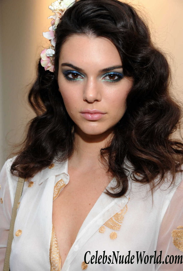 Kendall Jenner Braless See Through At 2016 Spring NY Fashion Week 24804