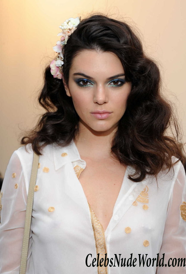 Kendall Jenner Braless See Through At 2016 Spring NY Fashion Week 24810