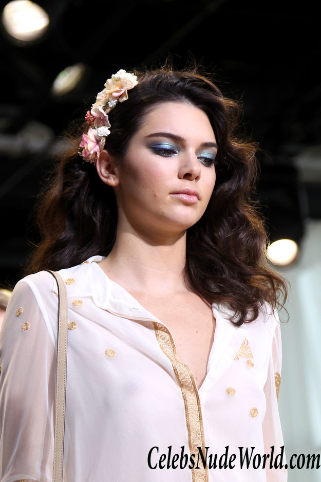 Kendall Jenner Braless See Through At 2016 Spring NY Fashion Week 24814