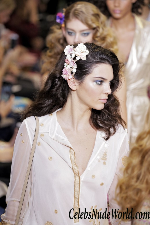 Kendall Jenner Braless See Through At 2016 Spring NY Fashion Week 24817