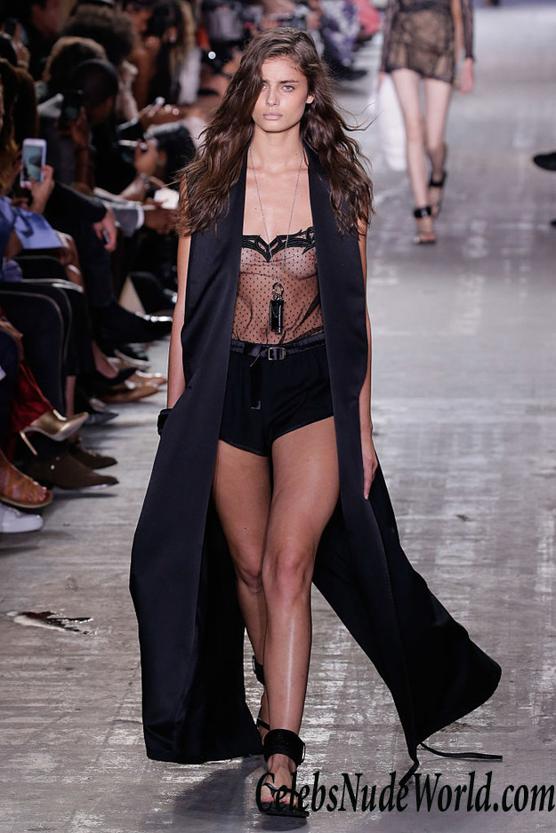 Taylor Marie Hill See Through At The New York Fashion Week 25589