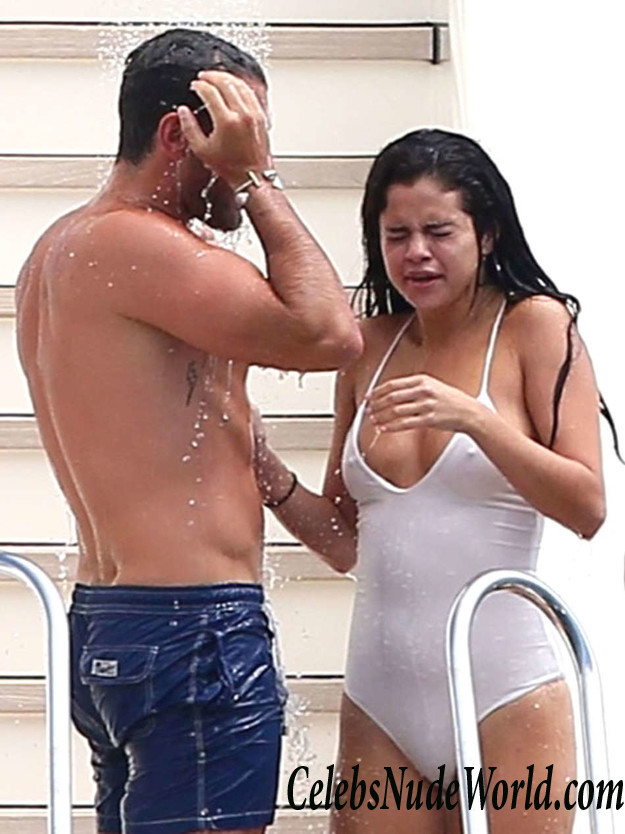 Selena Gomez And Cara Delevingne In Bikinis 25896