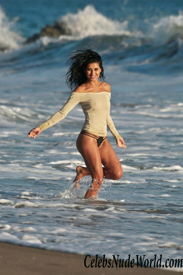 Rey Robiin Wet T Shirt On A Photo Shoot For 138 Water 25953