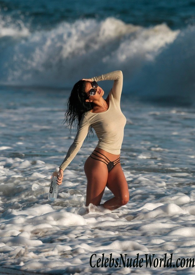 Rey Robiin Wet T Shirt On A Photo Shoot For 138 Water 25954