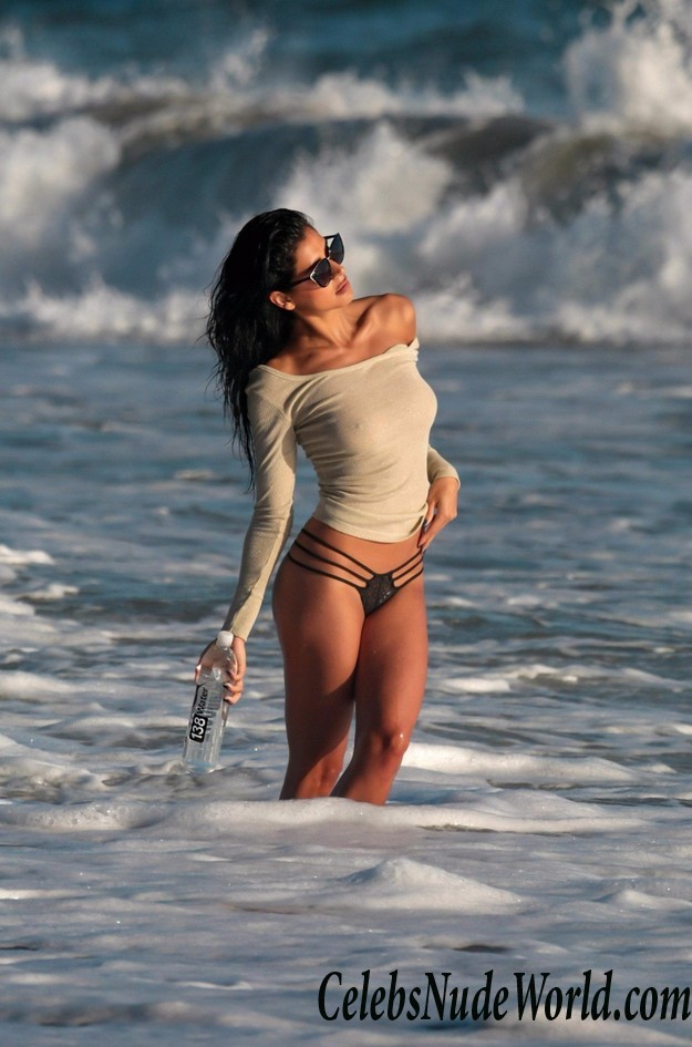 Rey Robiin Wet T Shirt On A Photo Shoot For 138 Water 25956