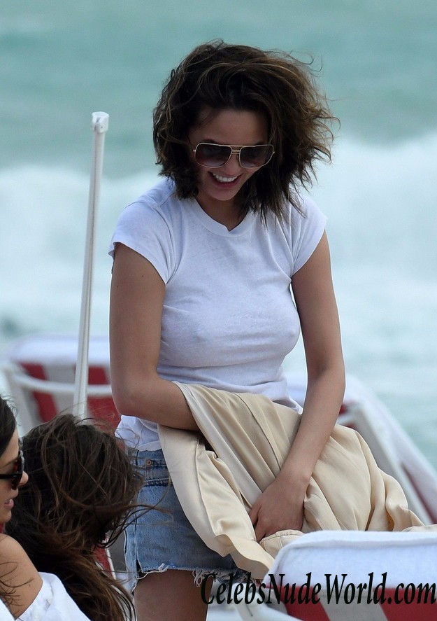 Chrissy Teigen Hard Nipples On The Beach In Miami 26320