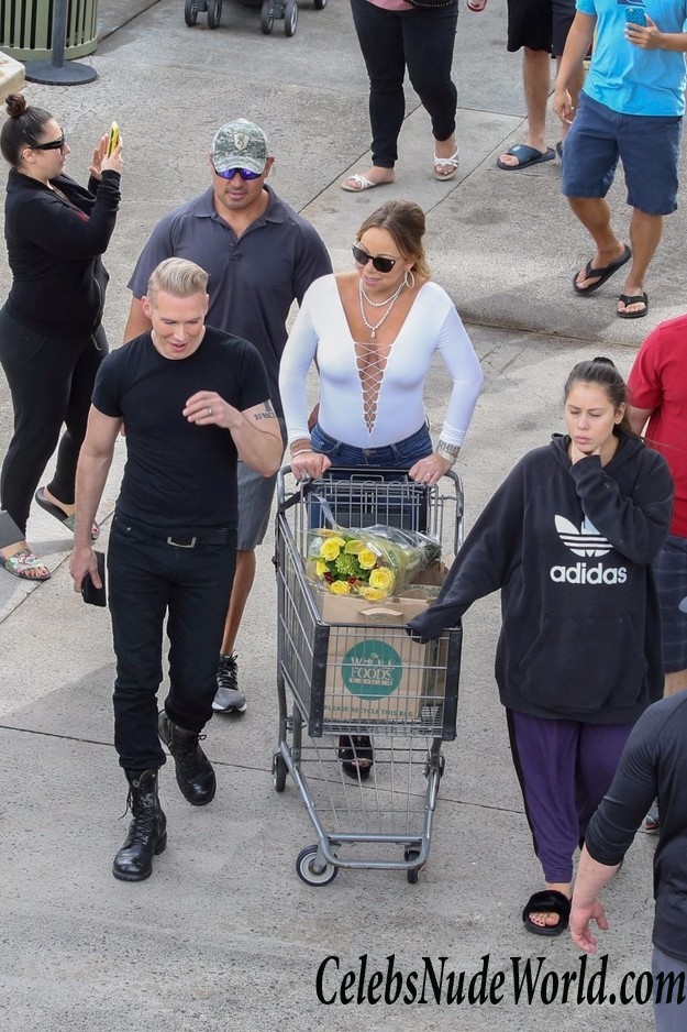 Mariah Carey Braless Pokies While Shopping In Hawaii 27041