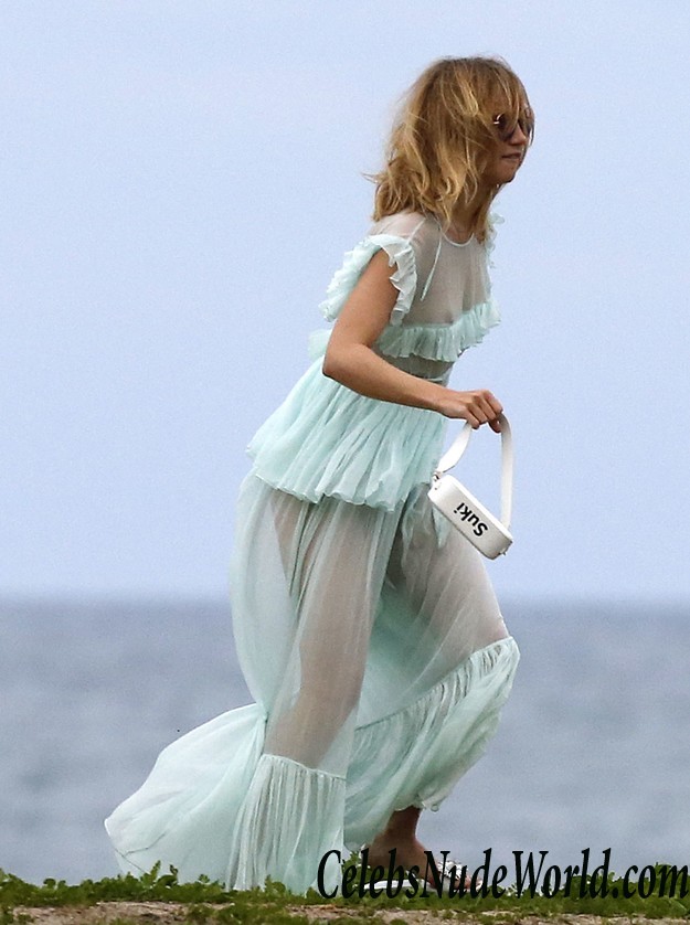 Suki Waterhouse See Thru On A Photo Shoot In Malibu 27081