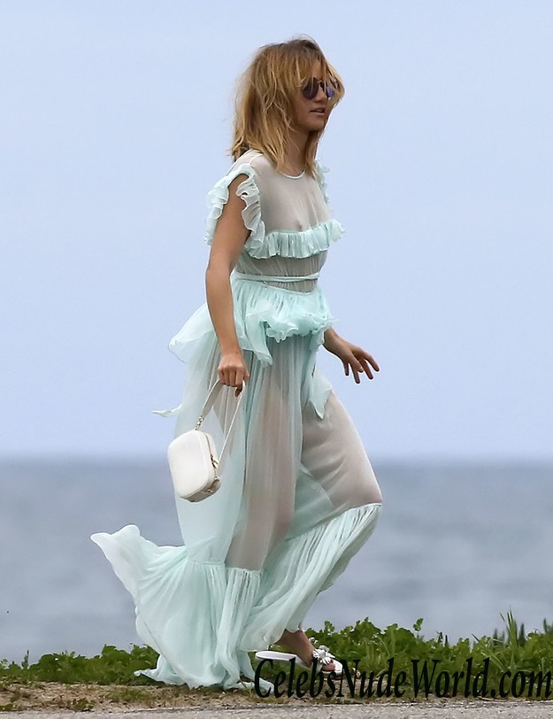 Suki Waterhouse See Thru On A Photo Shoot In Malibu 27083