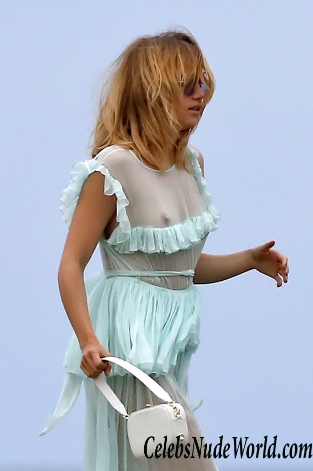 Suki Waterhouse See Thru On A Photo Shoot In Malibu 27084