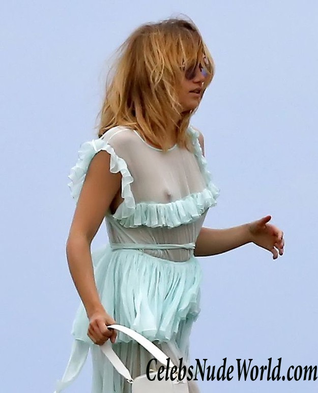 Suki Waterhouse See Thru On A Photo Shoot In Malibu 27085